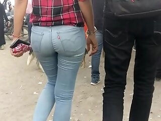 Sexy Indian surrounding ass girl dishwater near public
